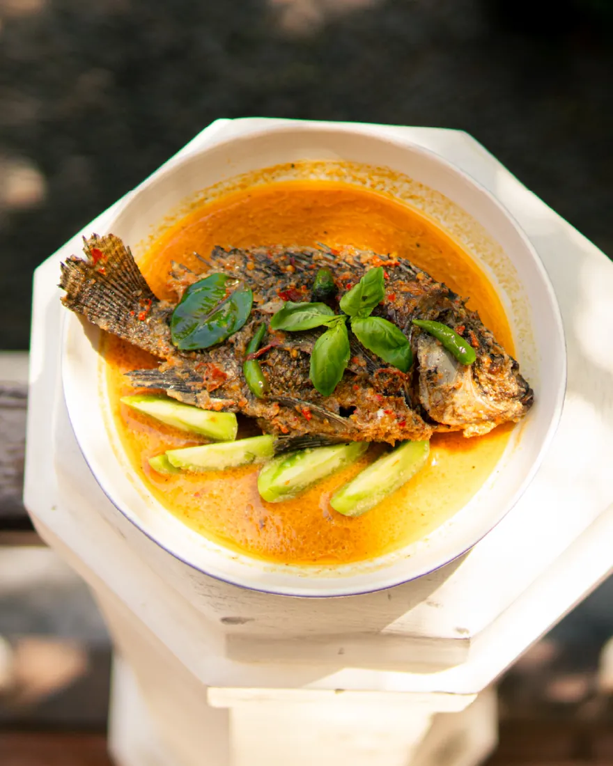 Whole fish in yellow curry